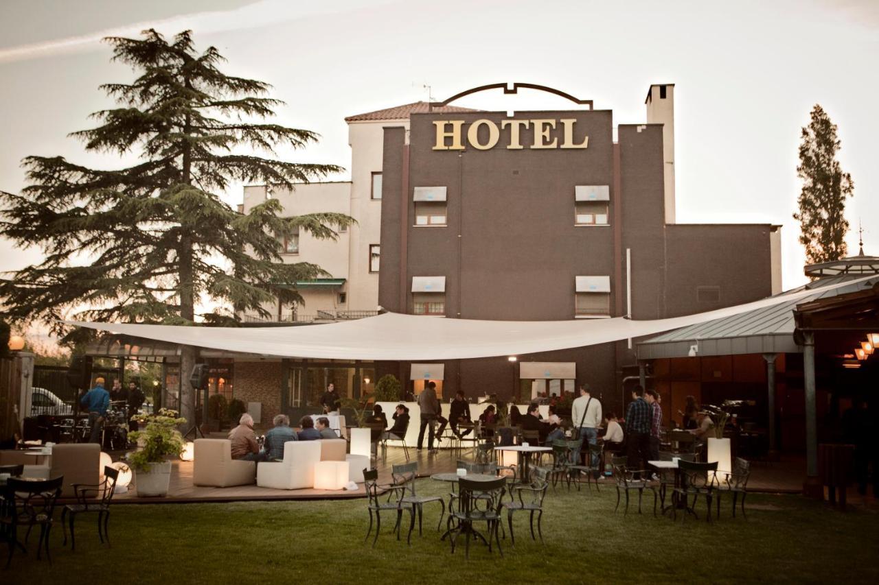 Don Carlos Huarte Exterior photo