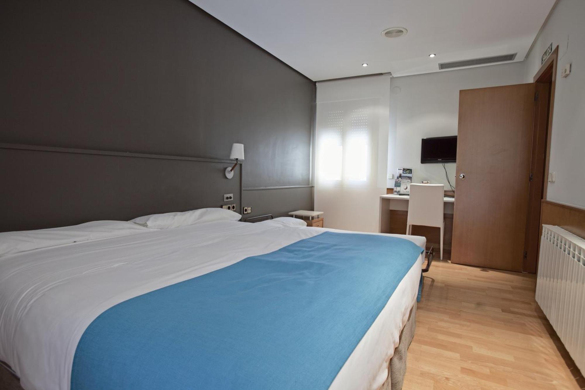 Don Carlos Huarte Room photo