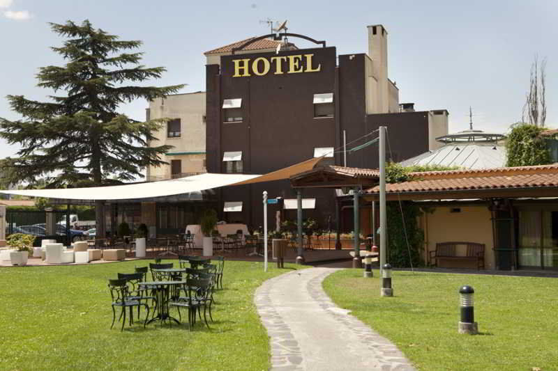Don Carlos Huarte Exterior photo