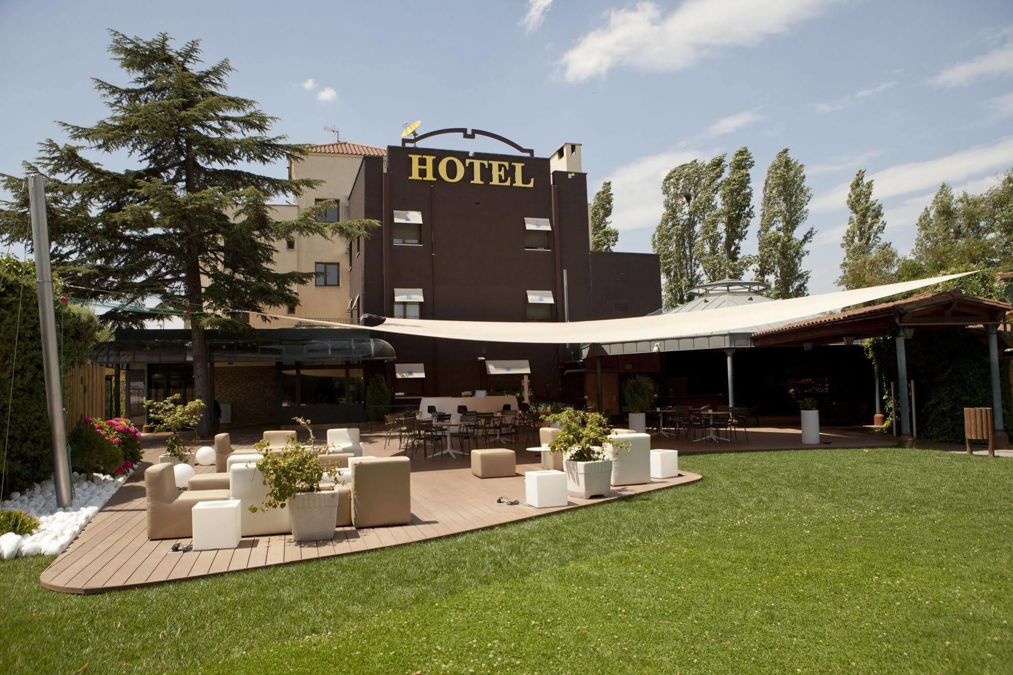 Don Carlos Huarte Exterior photo