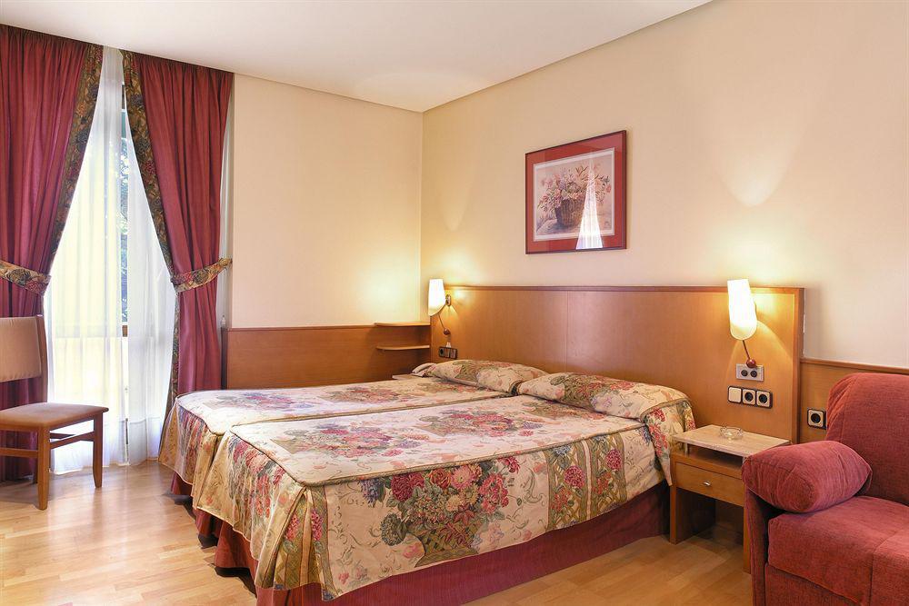 Don Carlos Huarte Room photo