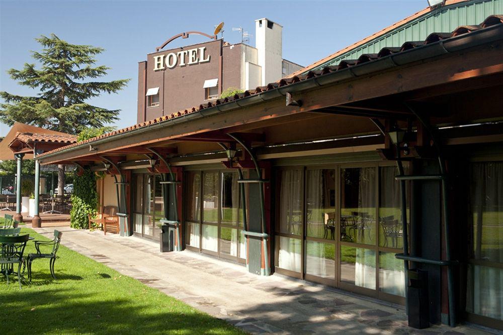 Don Carlos Huarte Exterior photo